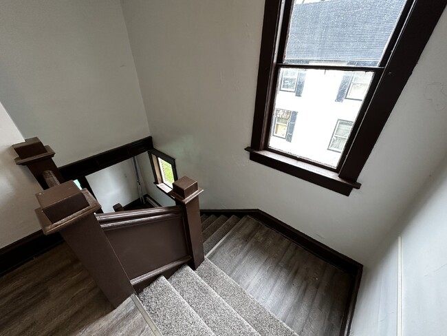 Building Photo - Charming 1 Bedroom Apartment with 800 sq. ...