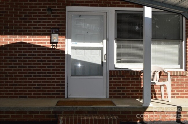 Building Photo - 309 Vance St