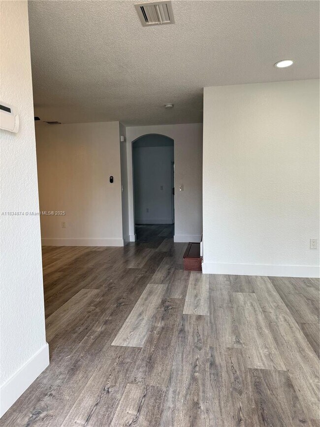 Foto del edificio - 8992 NW 53rd St