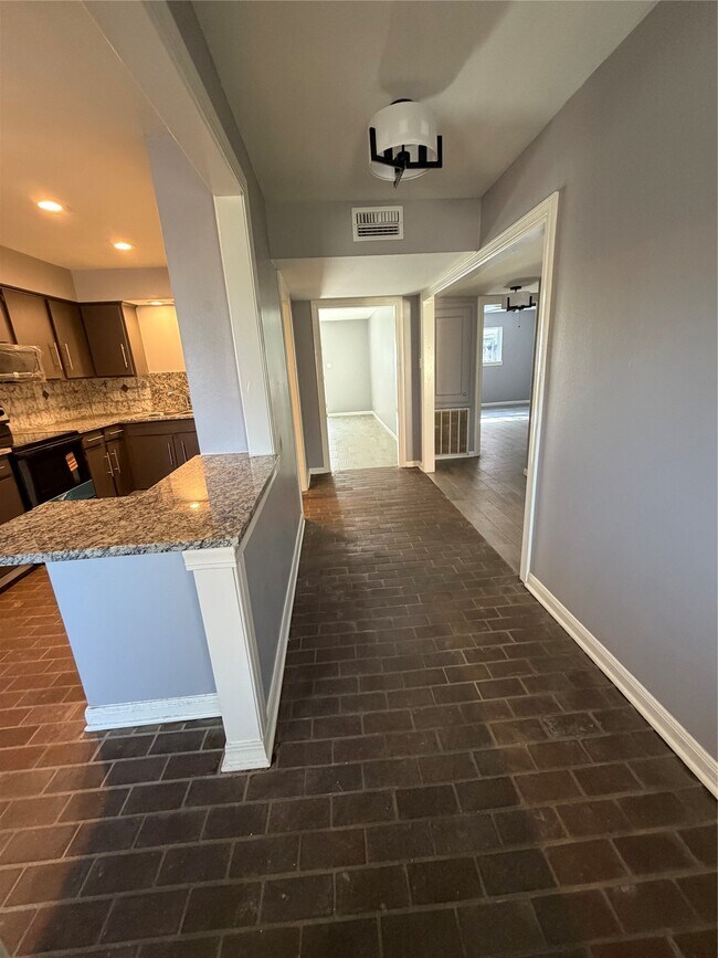 Foto del edificio - 5212 Arboles Dr