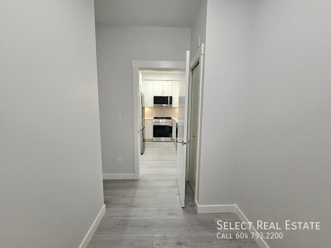 Building Photo - 33886 Pine St