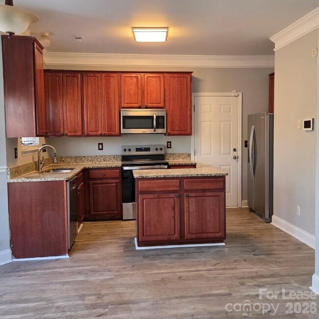 Foto del edificio - 5840 Timbertop Ln