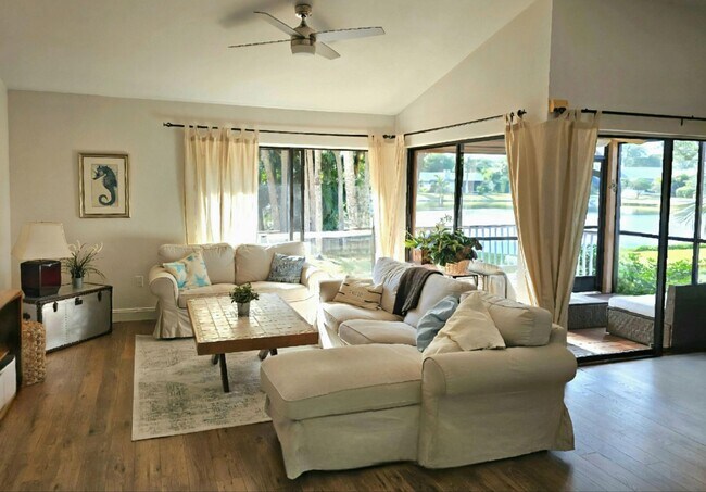 Foto del edificio - McGregor Woods  Community with Natural Surrounding Charm. Close to Sanibel.