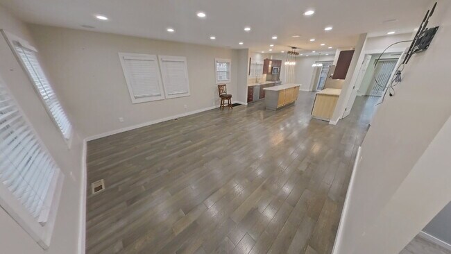 Foto del edificio - "Stunning 4-Bedroom Birmingham Home with 5 Full Baths, Granite Elegance, and a Finished Basement!"