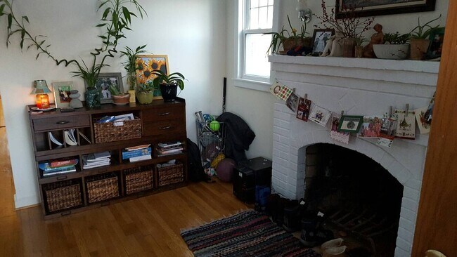 Foto del edificio - 24 Frost Pond Rd