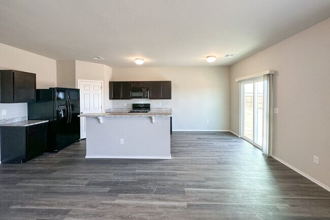 Building Photo - Gorgeous 3 Bed 2.5 Bath 2 Story Home in No...