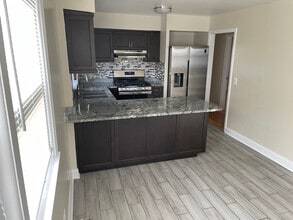 Building Photo - 2119 N Mason Ave