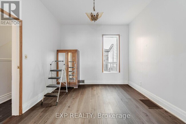 Photo du bâtiment - 14 Bellevue Ave