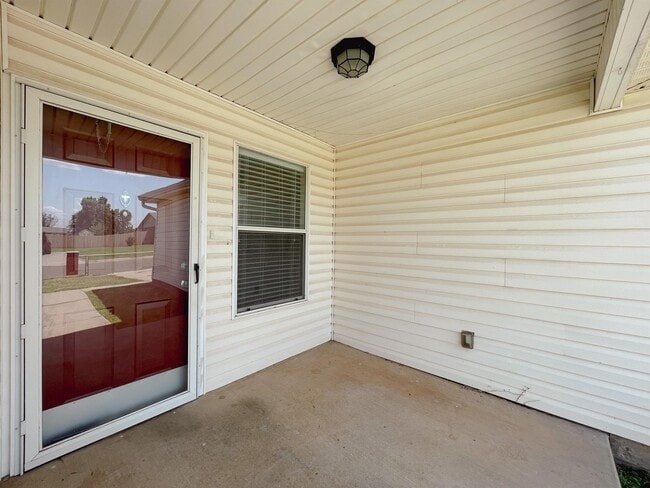 Photo - 824 Eric Cir House