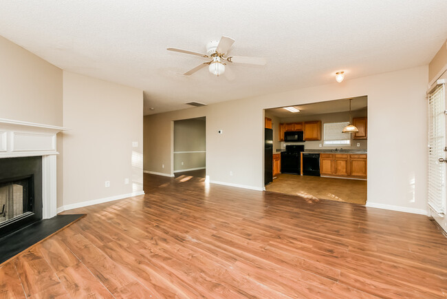 Foto del edificio - 6741 Lake Erie Ln