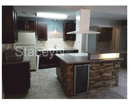 Building Photo - 307 Oakwood Cir