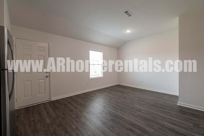 Foto del edificio - Large 4 Bedroom Home!