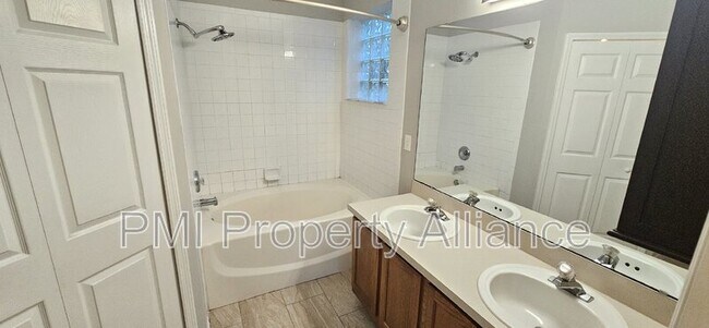 Building Photo - 4212 Forest Island Dr