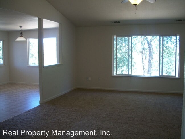 Building Photo - 3 br, 2 bath House - 667 Reddington Drive