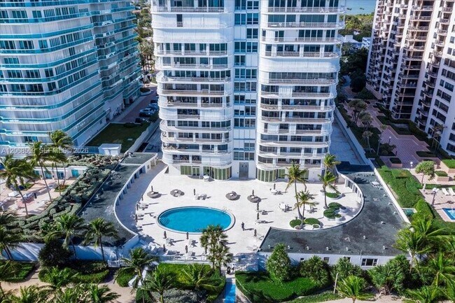 Foto del edificio - 10155 Collins Ave