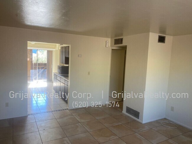 Foto del edificio - 2614 N Winstel Blvd