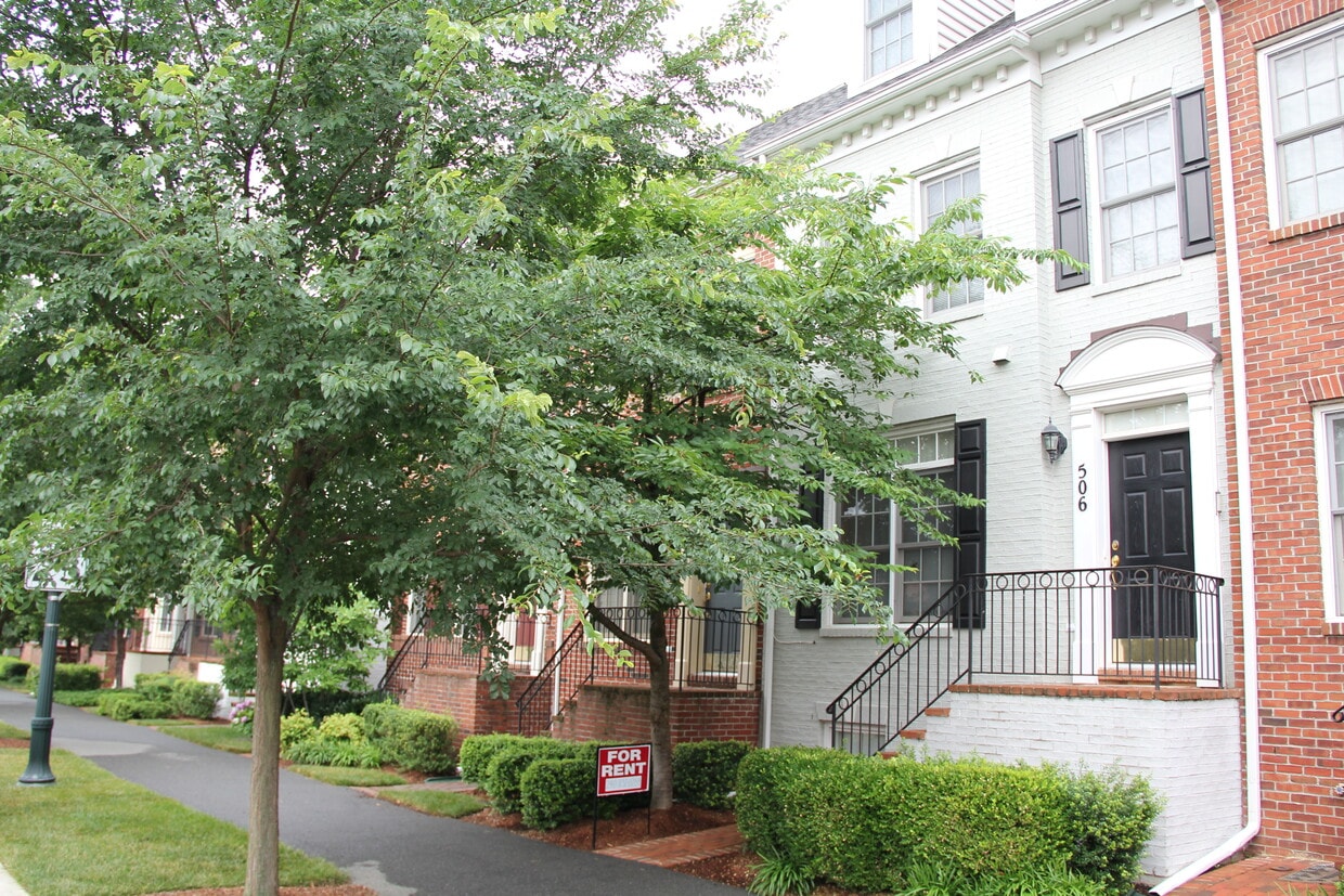 506 Fallsgrove Dr, Rockville, MD 20850 Townhome Rentals in Rockville