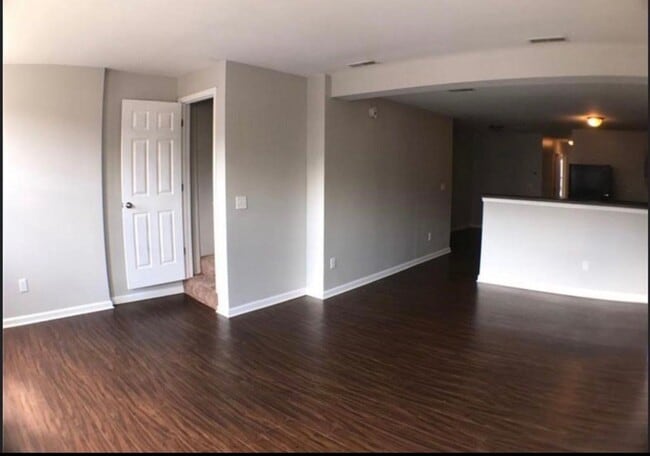 Photo - 1405 E Carson St (Pittsburgh, PA) Apartment