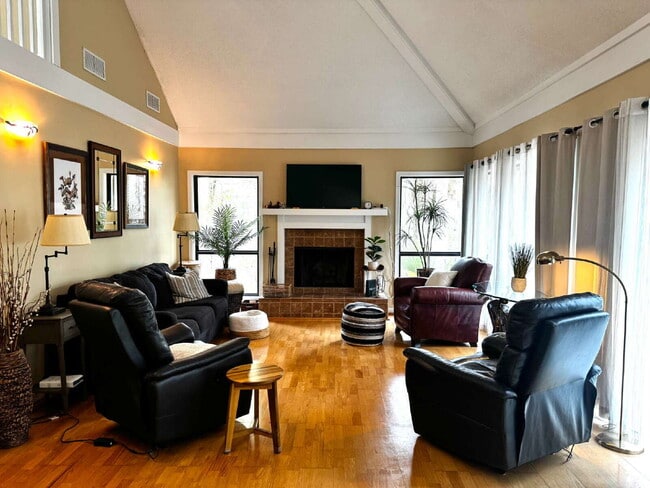 Building Photo - Furnished Moss Creek Golf Cottage
