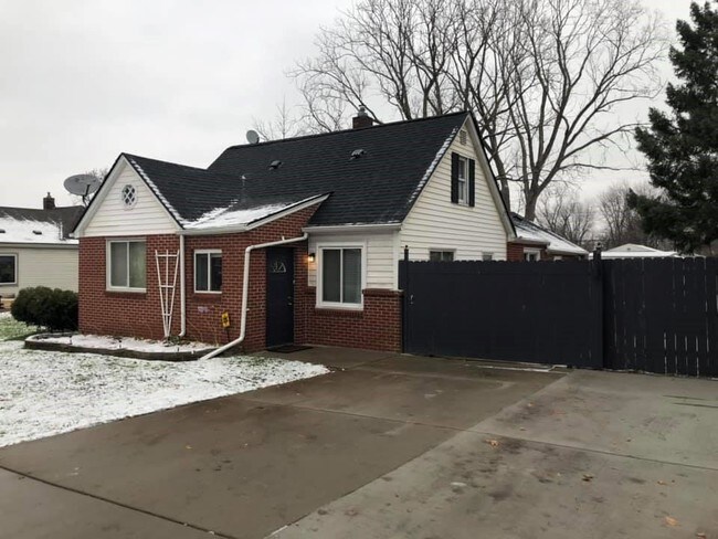 Building Photo - 15243 Beech Daly Rd