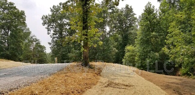 Building Photo - 365 Goins Hill Rd