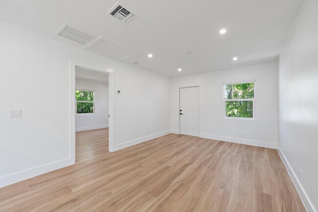 Foto del edificio - 5004 Webster Ave