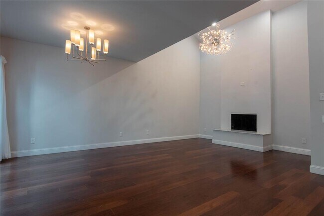Foto del edificio - 5022 Cedar Springs Rd