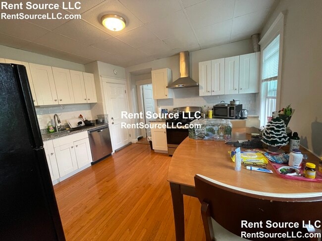 Building Photo - 410 Trapelo Rd