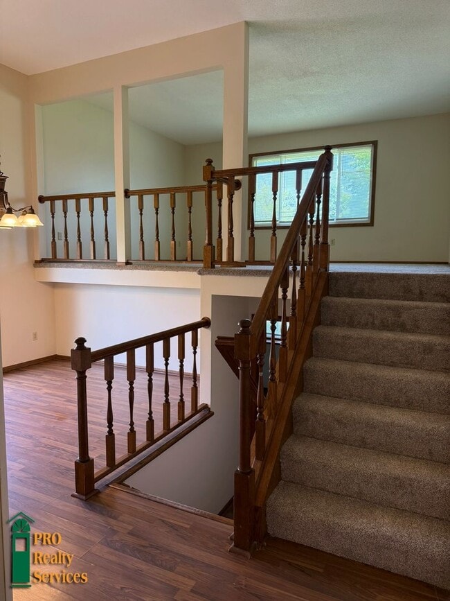 Building Photo - 3 Bedroom Home in Maple Grove
