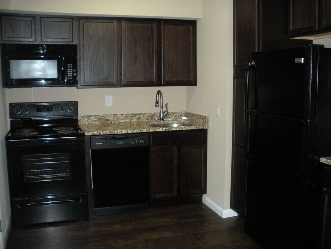 Foto del edificio - Two bedroom/1.5 bath Townhouse Kingsport, TN