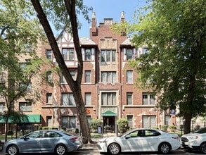 Building Photo - 643 W Wrightwood Ave