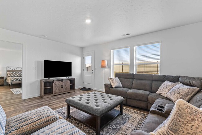 Foto del edificio - 8648 E Wishmore St