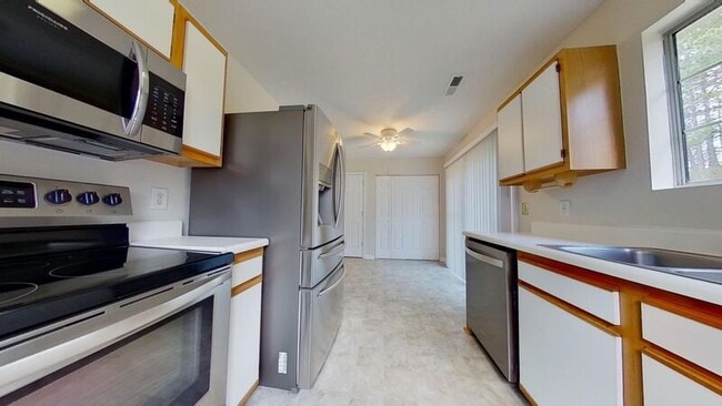 Building Photo - 2465 Stratford Crossing Dr