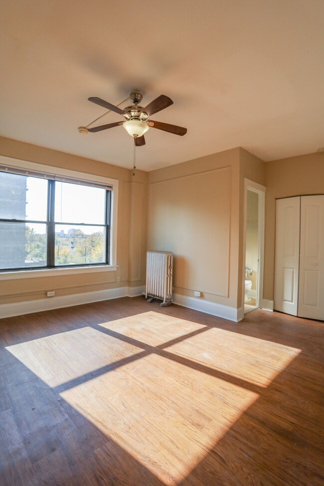 Foto del edificio - 5326 S Cornell Ave