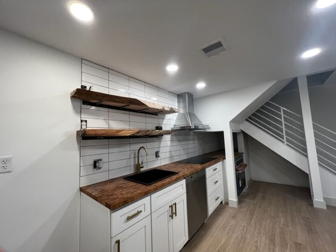 Foto principal - BRAND NEW town home in the center of it all