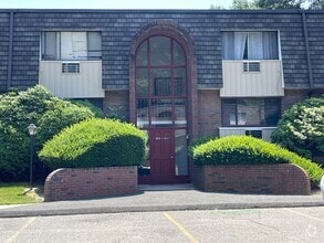 Building Photo - 309 High Path Rd