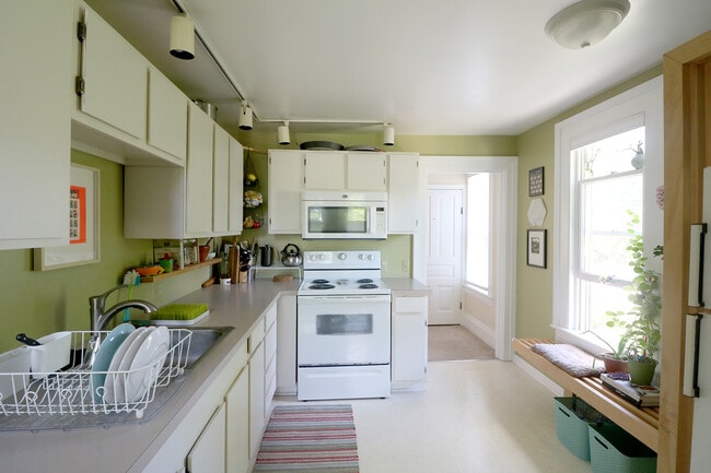 Building Photo - 515 S 7th St