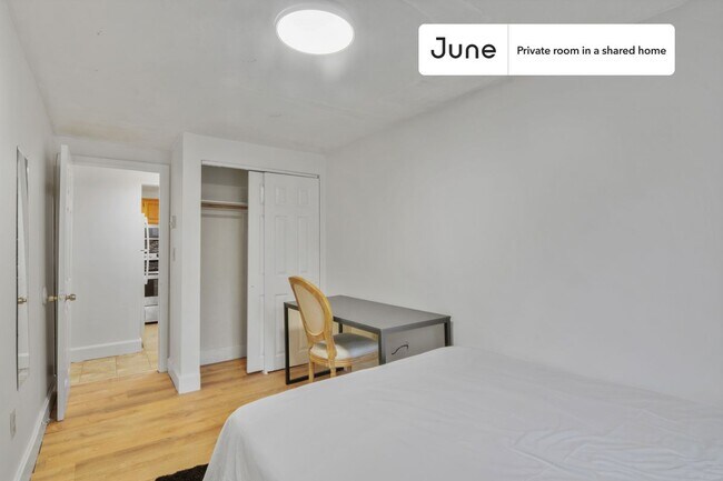 Foto del edificio - Room in Shared 3 bed/1 bath home