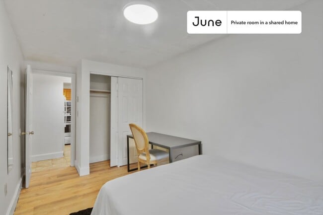 Building Photo - Room in Shared 3 bed/1 bath home
