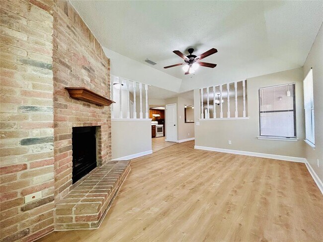 Foto del edificio - 12300 Deer Falls Dr