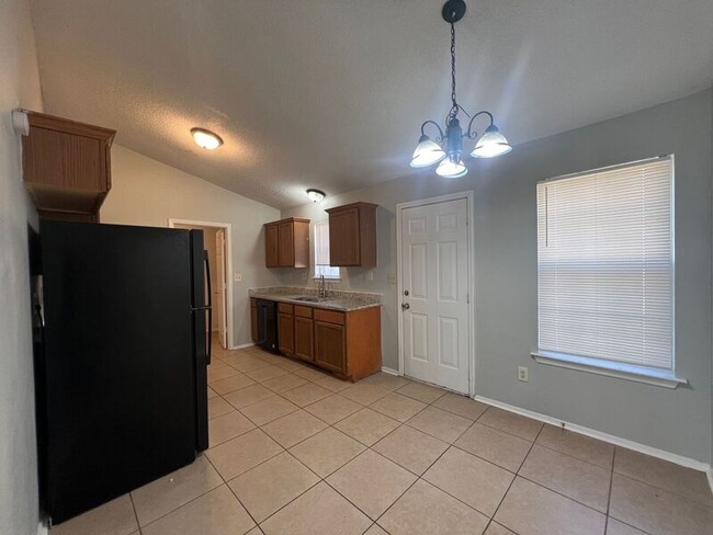 Building Photo - 2664 Waverly Dr