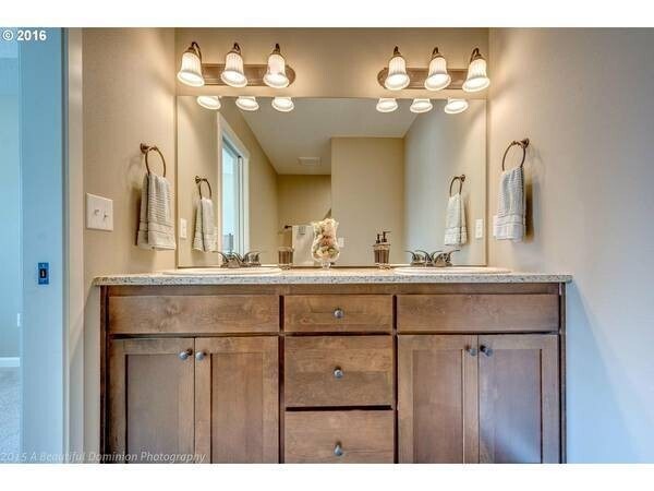 Building Photo - Beautiful Townhome for Rent.