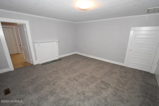 Building Photo - 226 Davenport Farm Rd
