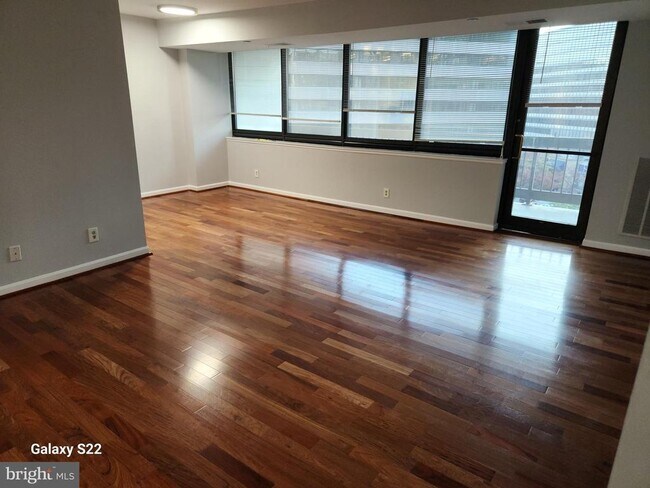 Building Photo - 1805 Crystal Dr