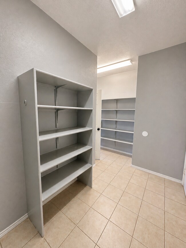 Foto del edificio - AVAILABLE MID JUNE; APPLY TODAY ON OUR WEBSITE!!!