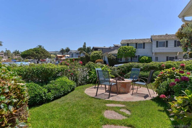 Building Photo - 7865 El Paseo Grande