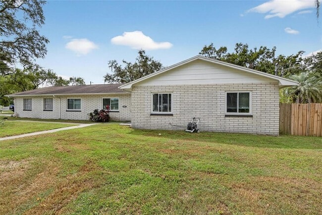 Building Photo - 1601 Alder Way