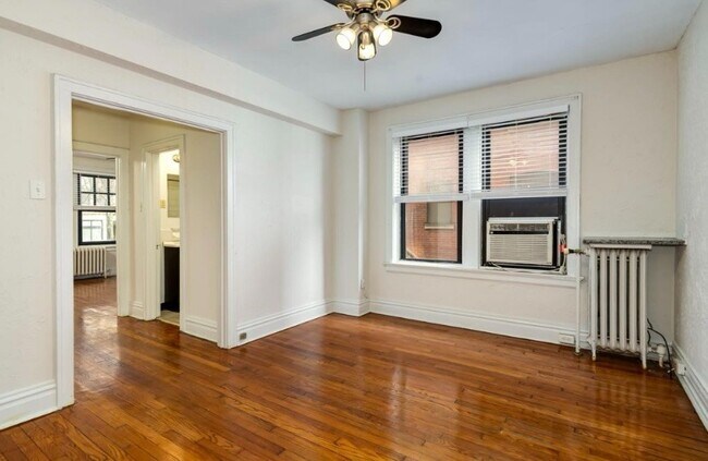 Foto del edificio - 5616-42 Pershing Ave