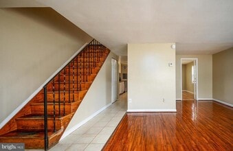 Building Photo - 7737 Greymont St