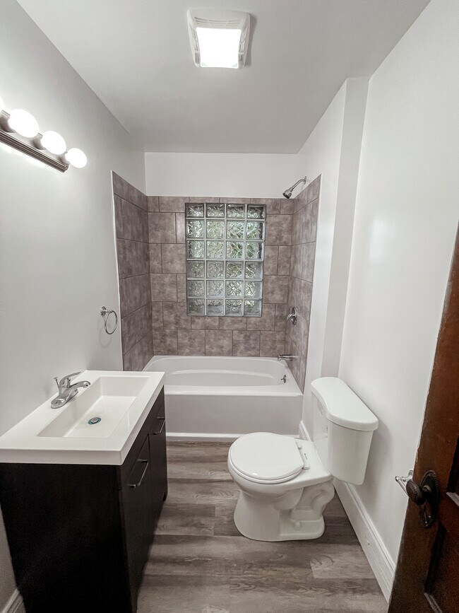 Foto del edificio - 317 W Reynolds St